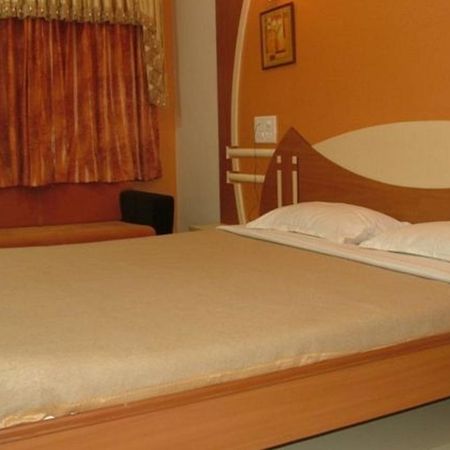 Dwaraka Residency Hotel Kākināda Kültér fotó