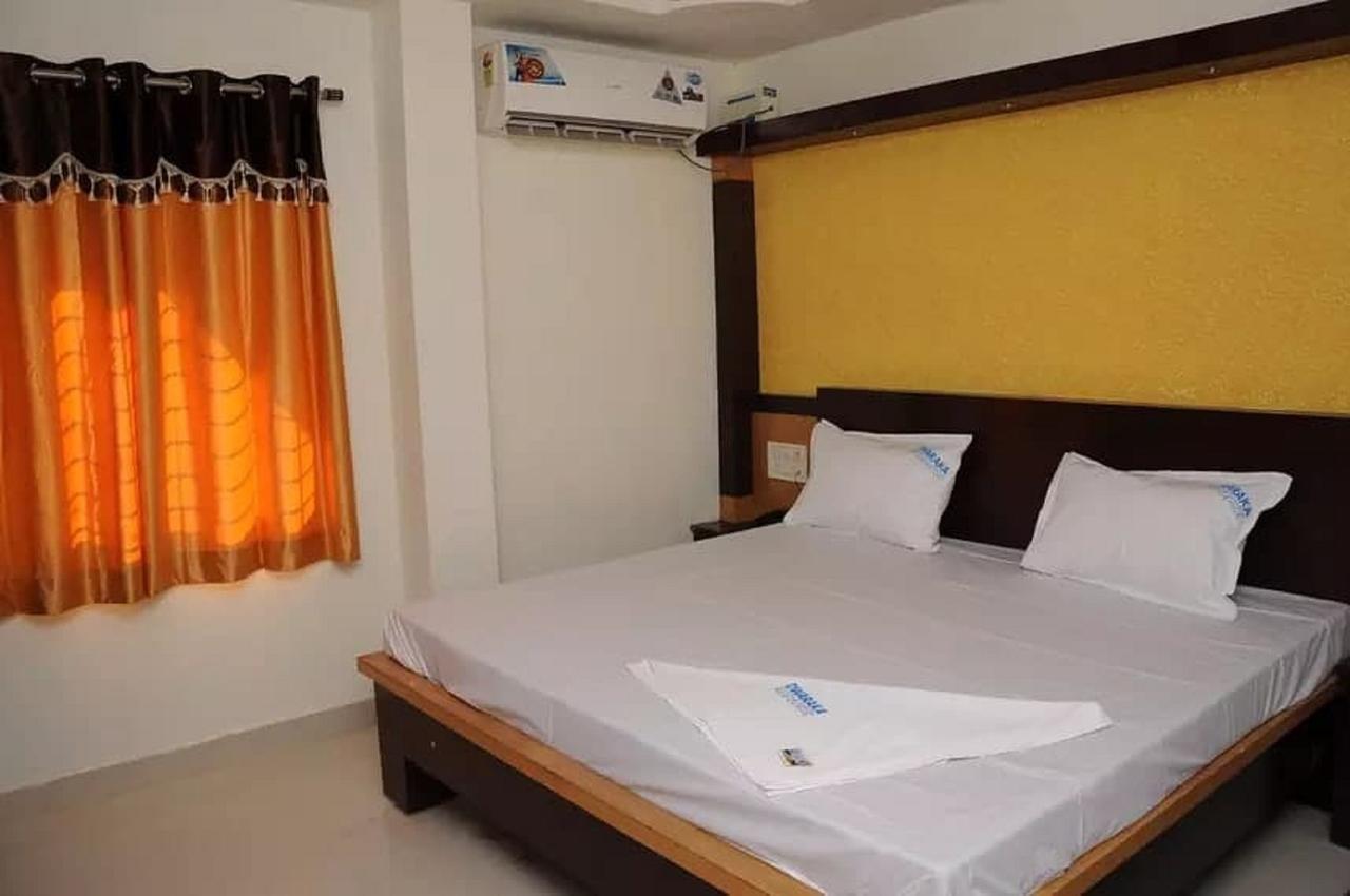 Dwaraka Residency Hotel Kākināda Kültér fotó
