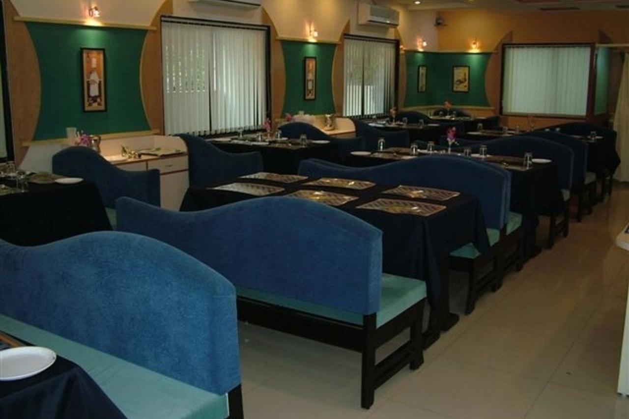 Dwaraka Residency Hotel Kākināda Kültér fotó